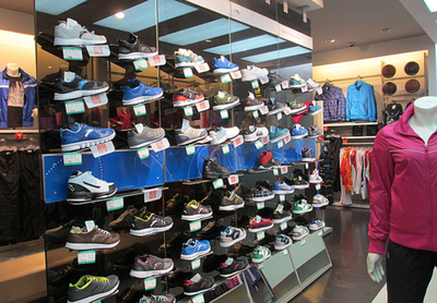 加盟安踏专卖店成本分析与鞋子零售要点